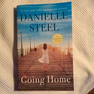 Danielle Steel 'Going Home' Book